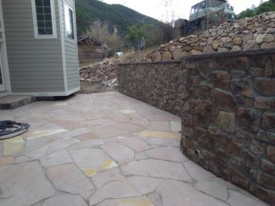 Click to view full size Veneer stone retaining wall in Monument Colorado