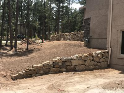 Click to view full size Siloam stone retaining walls in Perry Park Colorado