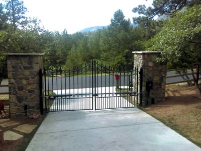 Clik to view full size Veneer Stone, Synthetic Rock, Manufactured Stone, cultured stone, Monument, Colorado Springs